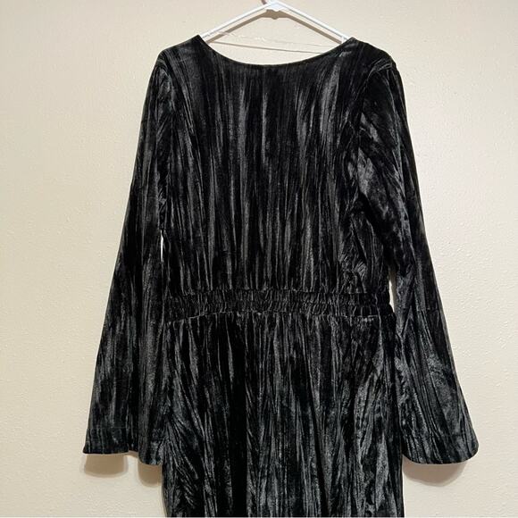 NWT Black Velvet Bell Sleeve Jumpsuit with Pockets - Picture 8 of 8